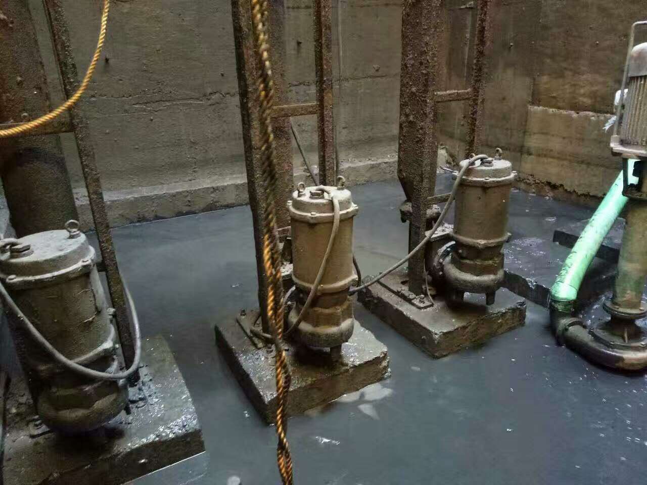 勐腊污水池清理